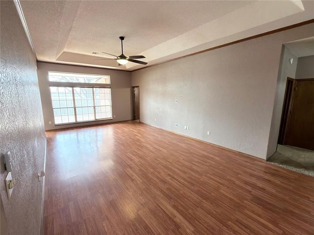 1082 Hilltop Mansion Drive, Yukon, OK 73099