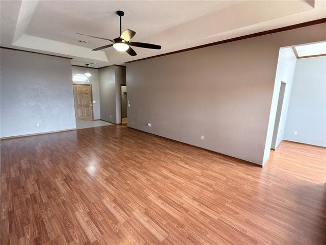 1082 Hilltop Mansion Drive, Yukon, OK 73099