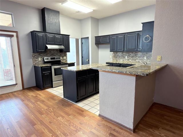 1082 Hilltop Mansion Drive, Yukon, OK 73099