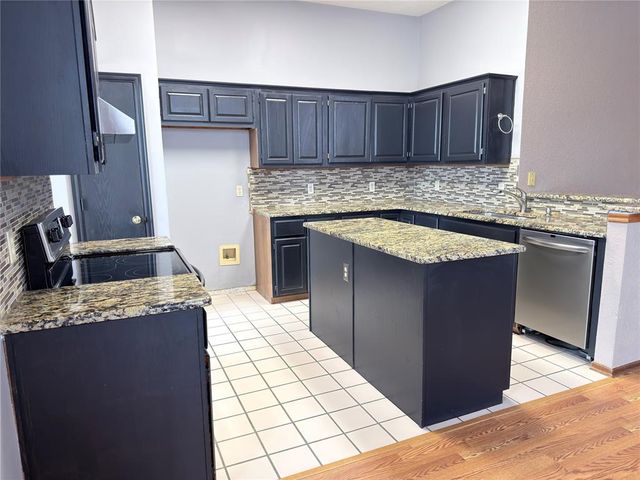 1082 Hilltop Mansion Drive, Yukon, OK 73099