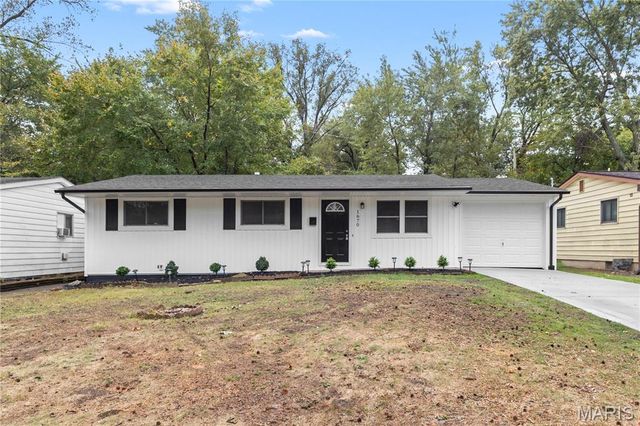1670 Mowbry Lane, St Louis, MO 63136