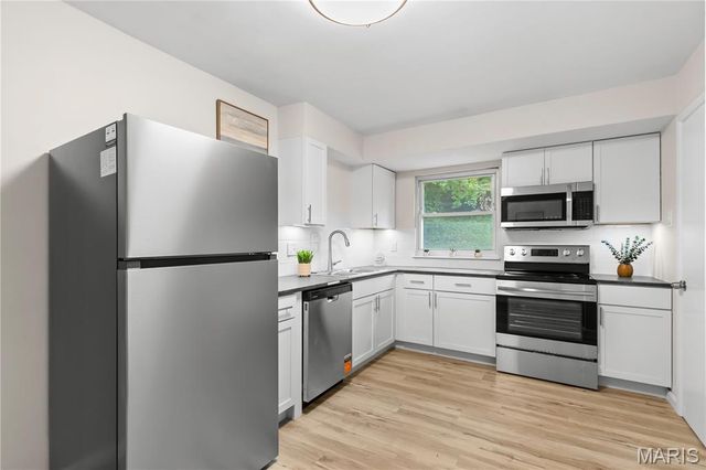 1670 Mowbry Lane, St Louis, MO 63136