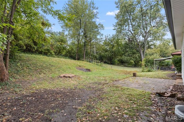 1670 Mowbry Lane, St Louis, MO 63136