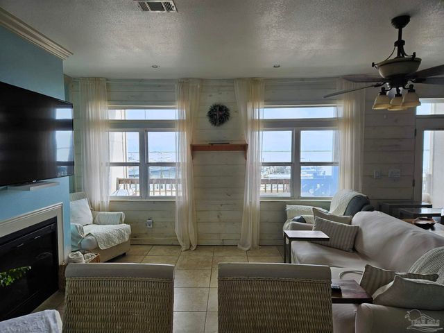 10127 Sinton Dr, Pensacola, FL 32507