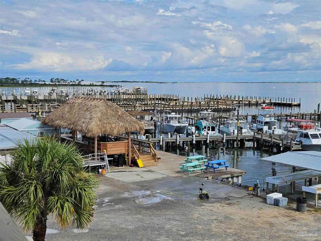 10127 Sinton Dr, Pensacola, FL 32507