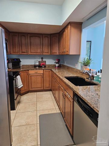 10127 Sinton Dr, Pensacola, FL 32507