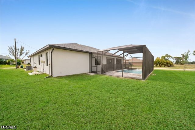 1201 SW 8th PL, Cape Coral, FL 33991