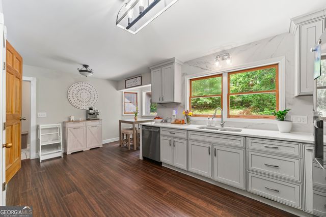262 Patrick Ln, Helen, GA 30545