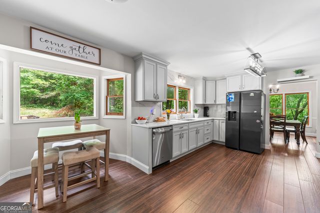 262 Patrick Ln, Helen, GA 30545