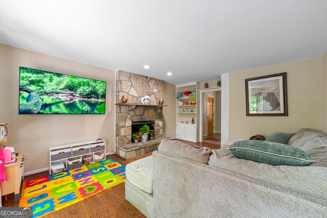 262 Patrick Ln, Helen, GA 30545