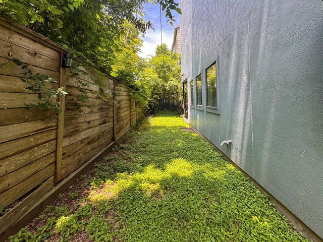 2010 Blodgett Street E, Houston, TX 77004
