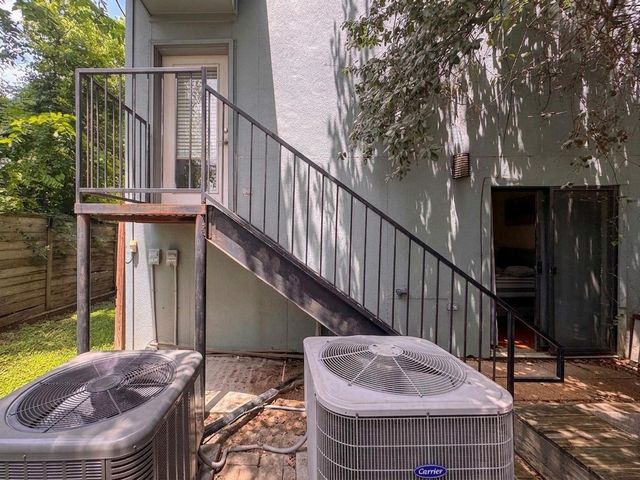 2010 Blodgett Street E, Houston, TX 77004