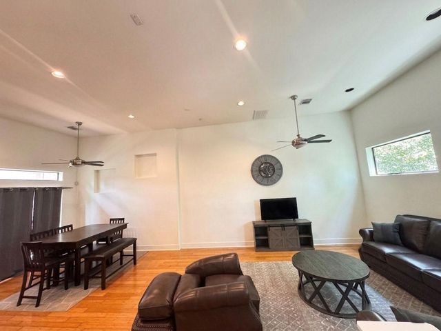 2010 Blodgett Street E, Houston, TX 77004