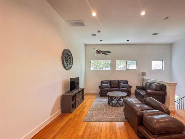 2010 Blodgett Street E, Houston, TX 77004