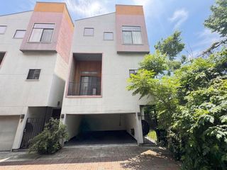 2010 Blodgett Street E, Houston, TX 77004