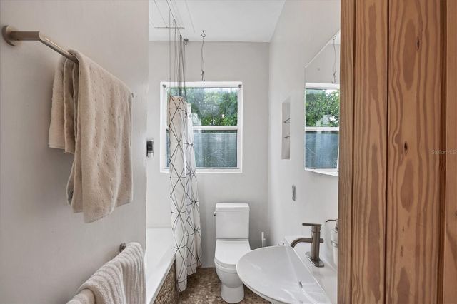 1370 13TH STREET, Sarasota, FL 34236