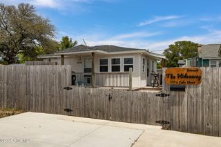 717 Cedar Street 1/2, Beaufort, NC 28516