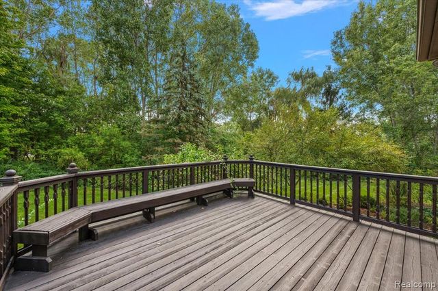4875 Green Meadow Lane, Rochester, MI 48306