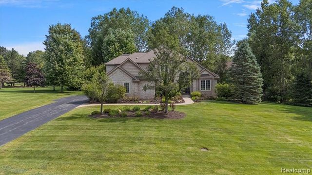 4875 Green Meadow Lane, Rochester, MI 48306