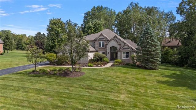 4875 Green Meadow Lane, Rochester, MI 48306