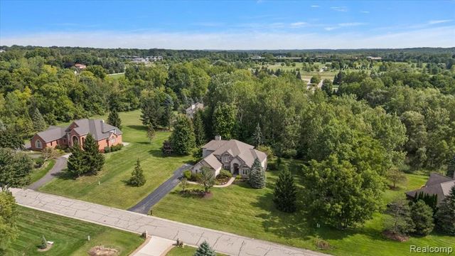 4875 Green Meadow Lane, Rochester, MI 48306