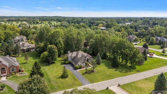 4875 Green Meadow Lane, Rochester, MI 48306