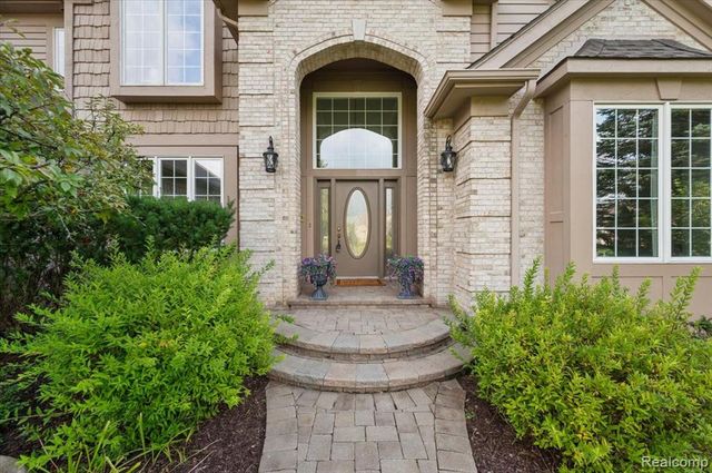 4875 Green Meadow Lane, Rochester, MI 48306
