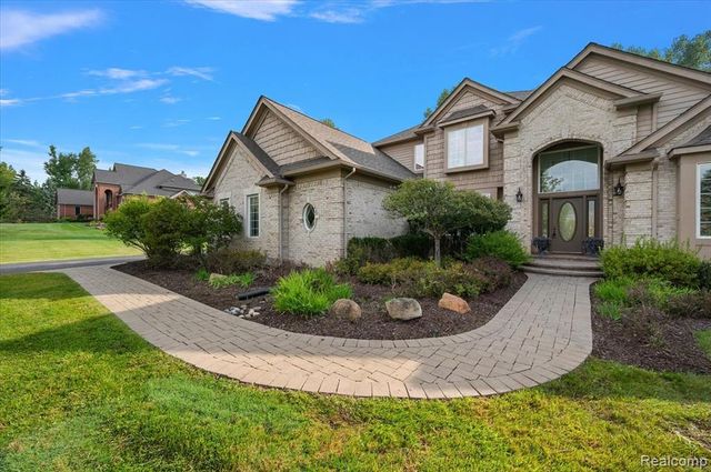 4875 Green Meadow Lane, Rochester, MI 48306