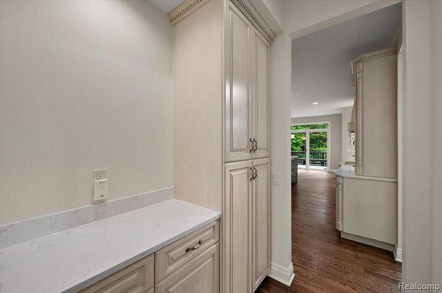 4875 Green Meadow Lane, Rochester, MI 48306