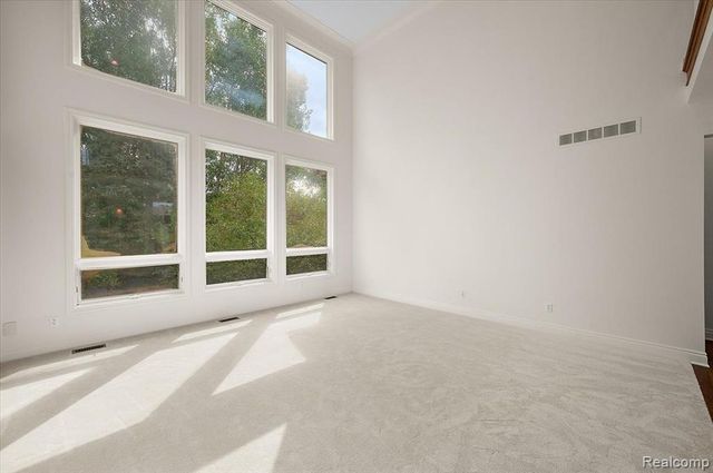 4875 Green Meadow Lane, Rochester, MI 48306