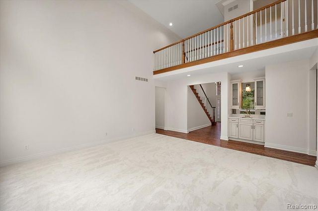 4875 Green Meadow Lane, Rochester, MI 48306