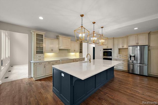 4875 Green Meadow Lane, Rochester, MI 48306