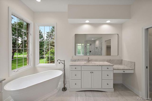 4875 Green Meadow Lane, Rochester, MI 48306