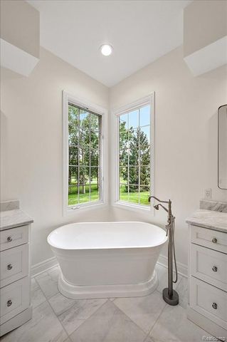 4875 Green Meadow Lane, Rochester, MI 48306