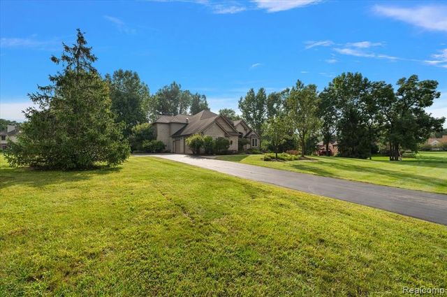 4875 Green Meadow Lane, Rochester, MI 48306