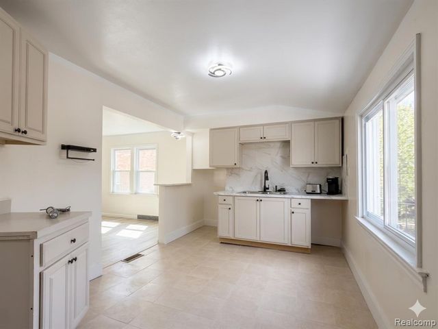 8153 Bliss Street, Detroit, MI 48234