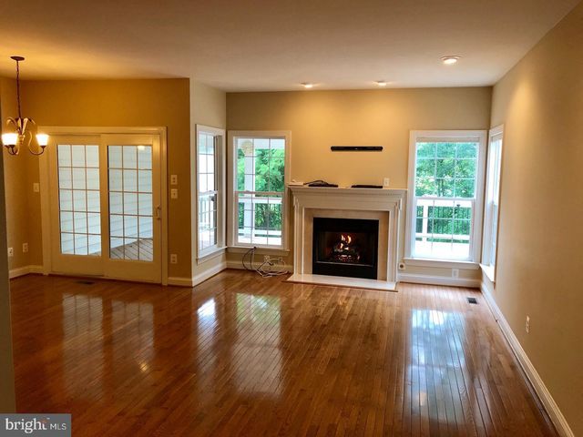 20090 VALHALLA SQ, Ashburn, VA 20147