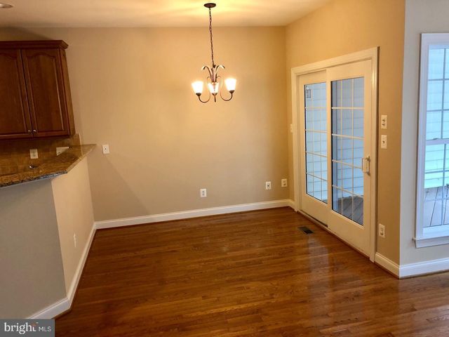 20090 VALHALLA SQ, Ashburn, VA 20147