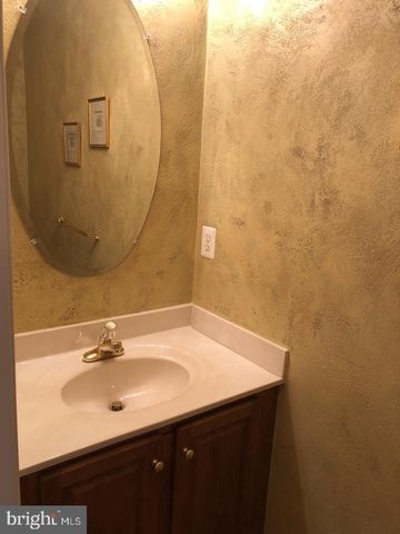 20090 VALHALLA SQ, Ashburn, VA 20147