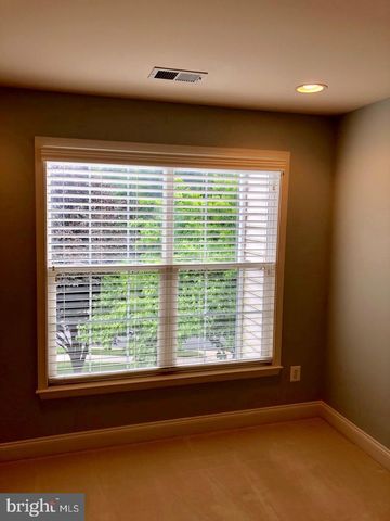 20090 VALHALLA SQ, Ashburn, VA 20147