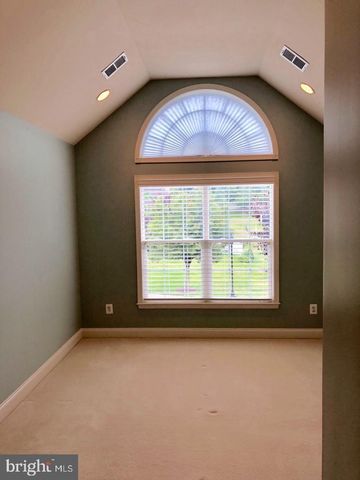 20090 VALHALLA SQ, Ashburn, VA 20147