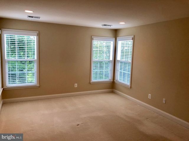 20090 VALHALLA SQ, Ashburn, VA 20147