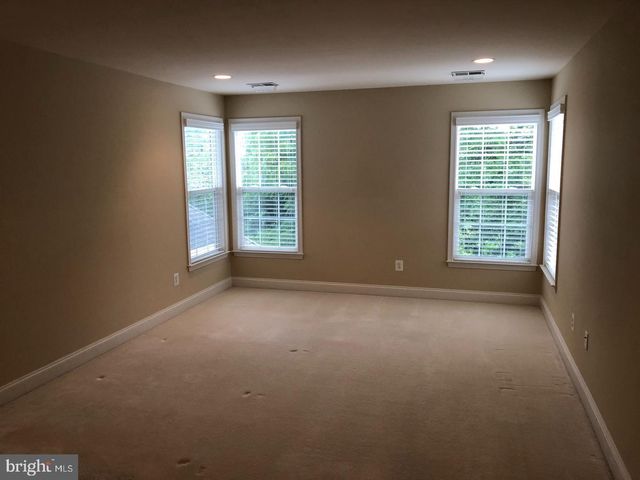 20090 VALHALLA SQ, Ashburn, VA 20147