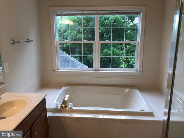 20090 VALHALLA SQ, Ashburn, VA 20147