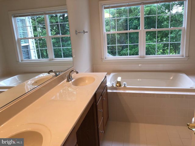 20090 VALHALLA SQ, Ashburn, VA 20147