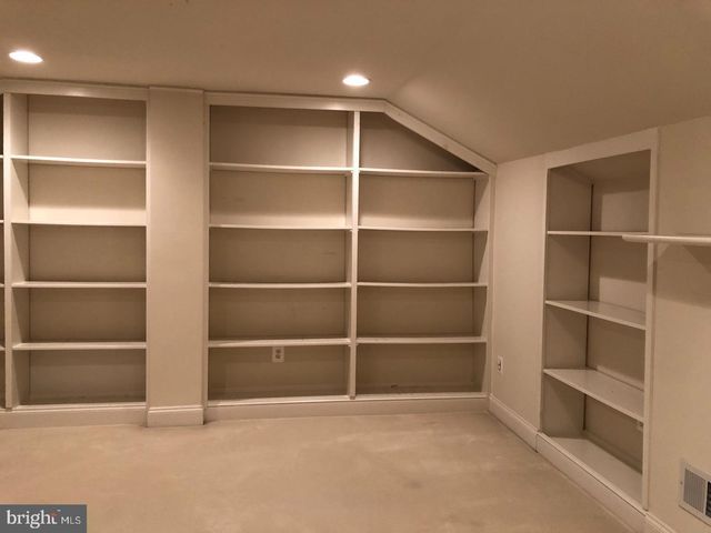 20090 VALHALLA SQ, Ashburn, VA 20147