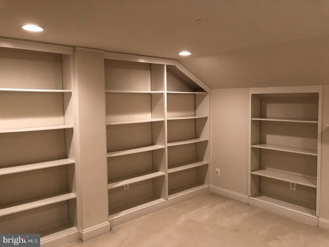 20090 VALHALLA SQ, Ashburn, VA 20147