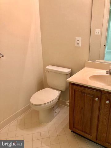 20090 VALHALLA SQ, Ashburn, VA 20147