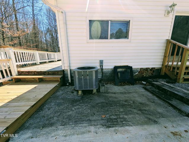 11510 Dogwood Lane, Pound, VA 24279