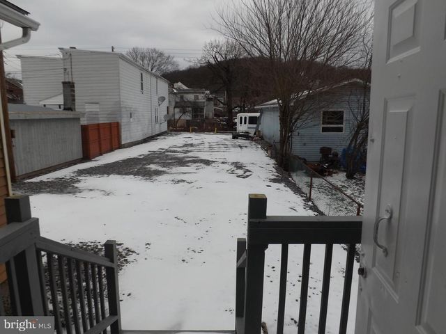 0, 305, 307 S 2ND ST, Saint Clair, PA 17970